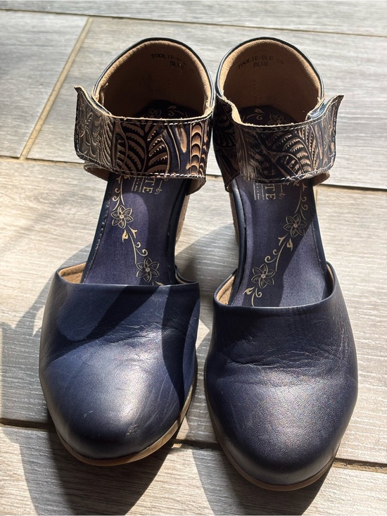 Spring Step Shoes - L’Artiste Women's Navy Embossed Ankle Strap and Heel Closed-Toe Beauty